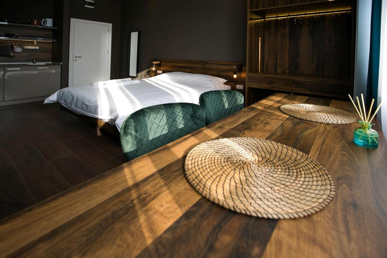 East & West Apartment